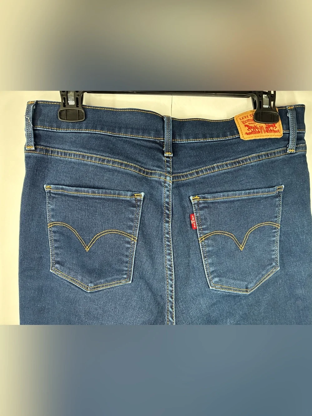 Levi’s Women’s Dark Wash Rolled Hem Bermuda Denim Shorts Size 30